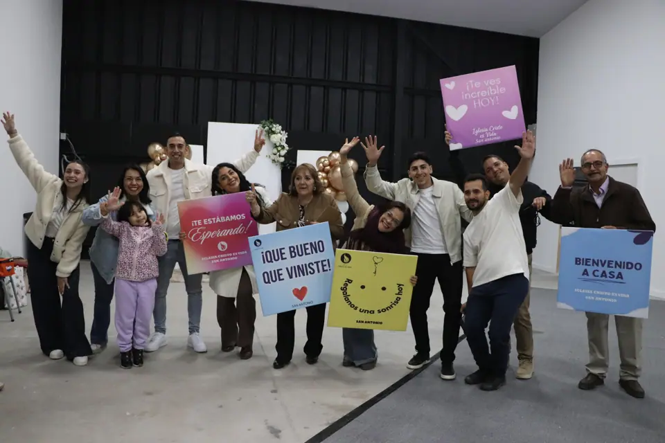 Equipo de bienvenida de la iglesia en San Antonio